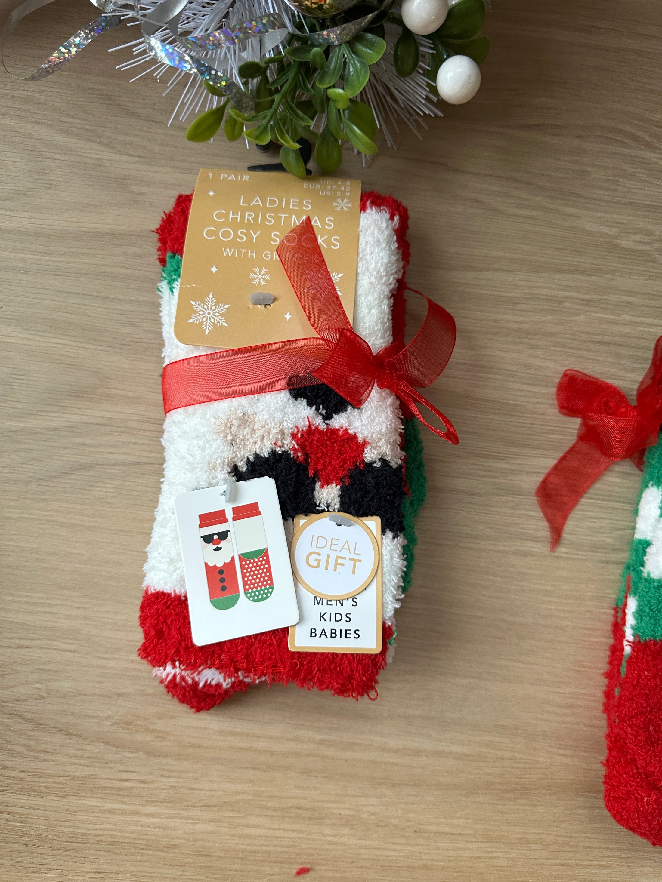 Christmas Cosy Fluffy Socks – Ladies 4–8 & Men 6–11 | Warm Anti-Slip Gripper Socks | 8 Fun Designs (incl. Grinch) Krevana Christmas Cosy Fluffy Socks – Ladies 4–8 & Men 6–11 | Warm Anti-Slip Gripper Socks | 8 Fun Designs (incl. Grinch)