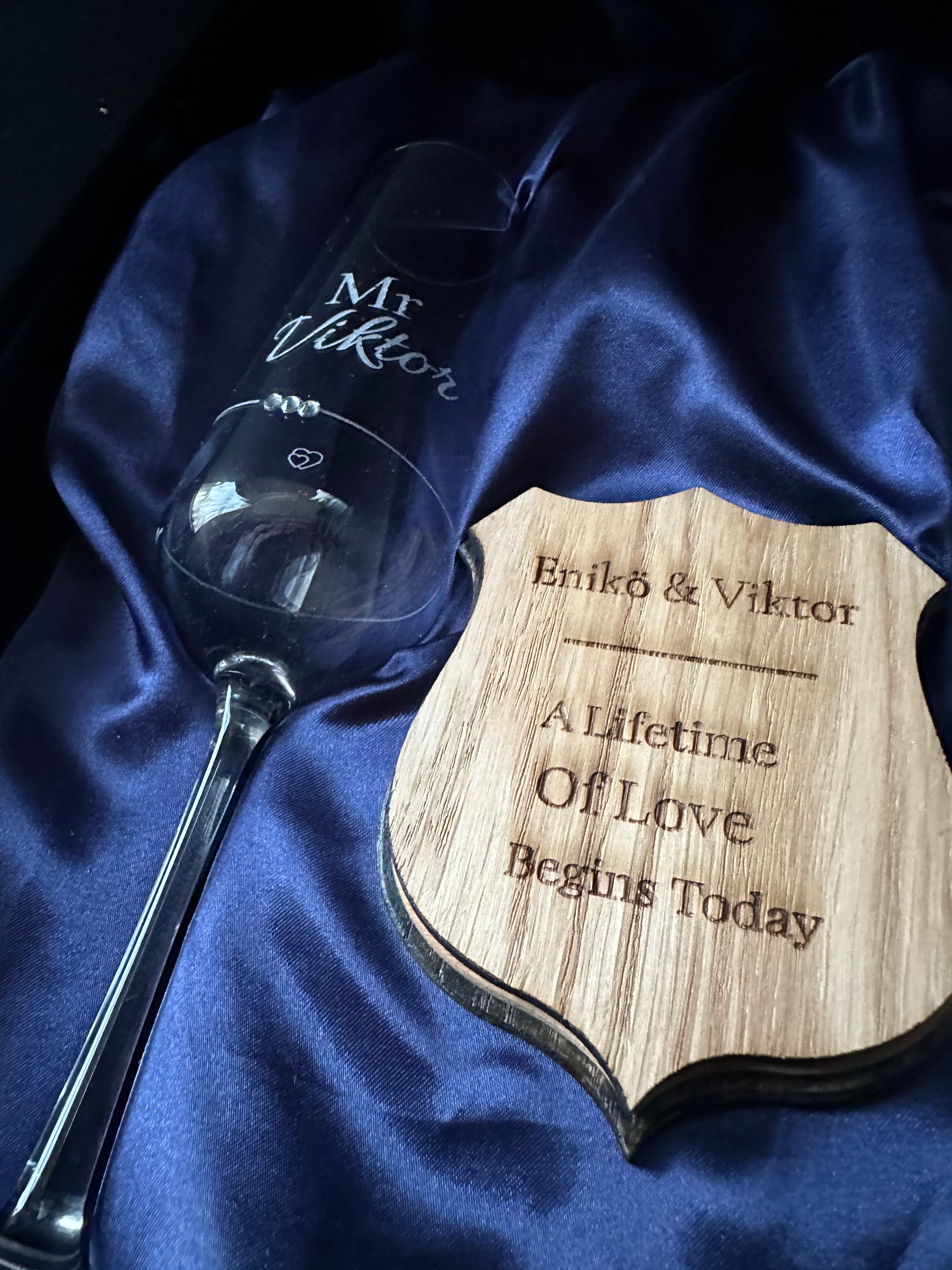 Luxury Personalised Wedding Champagne Glass Set with Plaque – Gift Box