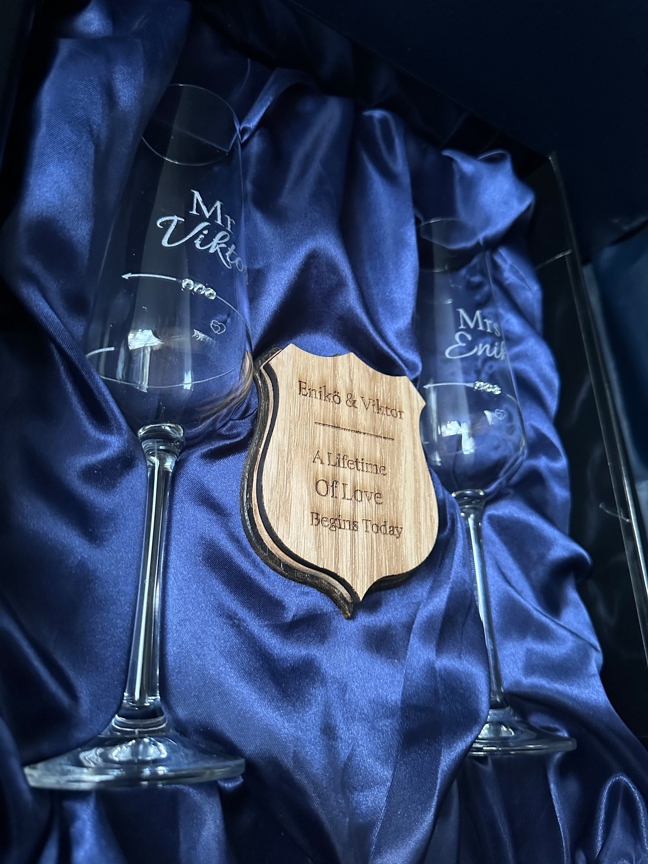 Luxury Personalised Wedding Champagne Glass Set with Plaque – Gift Box
