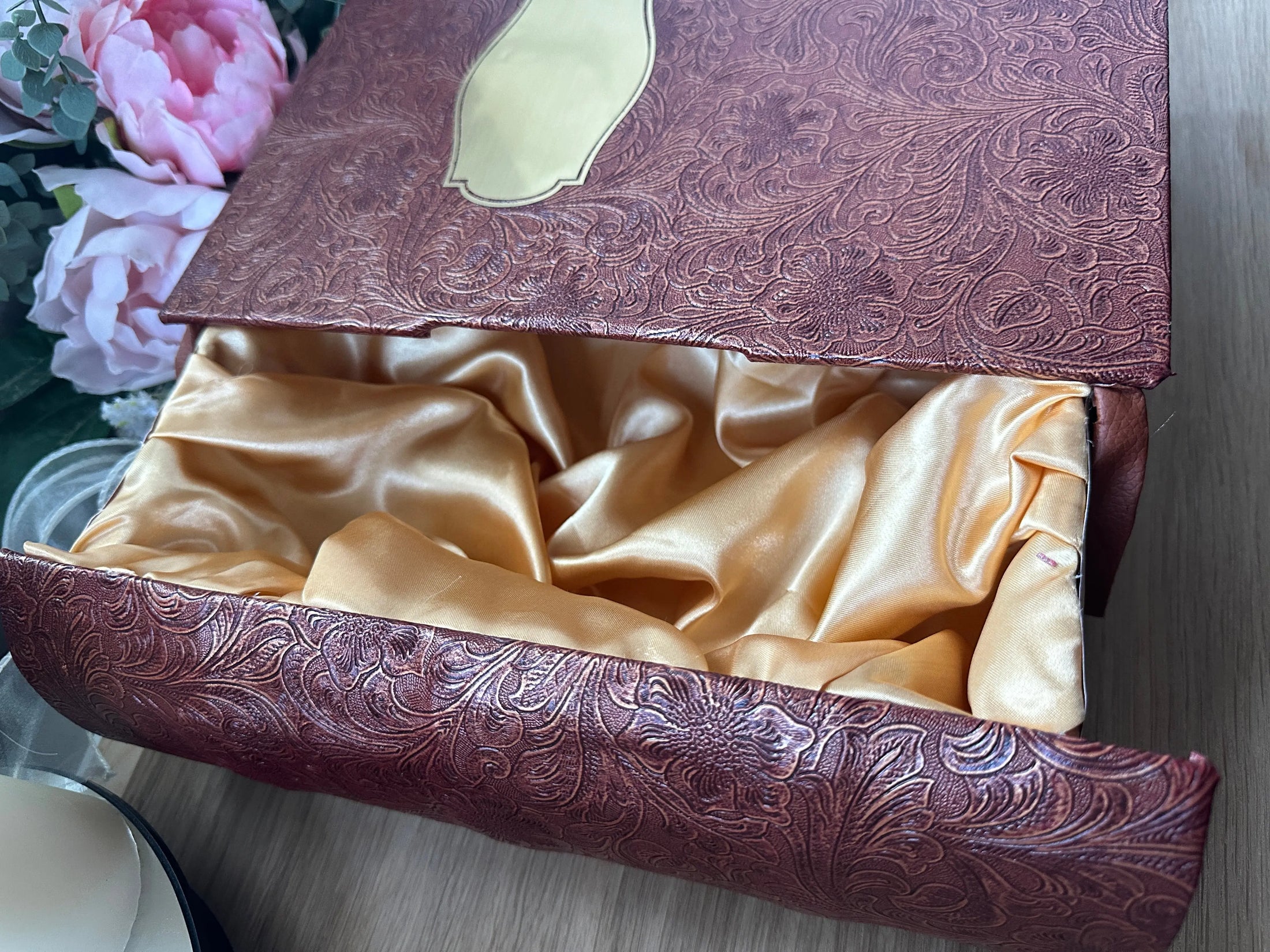 Personalised Large Book Box – Unique Custom Storage Box with Silk Interior ot velvet. Vintage Paper Edges, Fits Tumblers, Glasses & Keepsakes Krevana Personalised Large Book Box – Unique Custom Storage Box with Silk Interior ot velvet. Vintage Paper Edges, Fits Tumblers, Glasses & Keepsakes