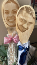 Load and play video in Gallery viewer, Personalized Wooden Spoon with Your Face – Funny Custom Engraved Portrait Spoon – Unique Gift for Friends & Family, Gag Gift, Birthday or Christmas Fun
